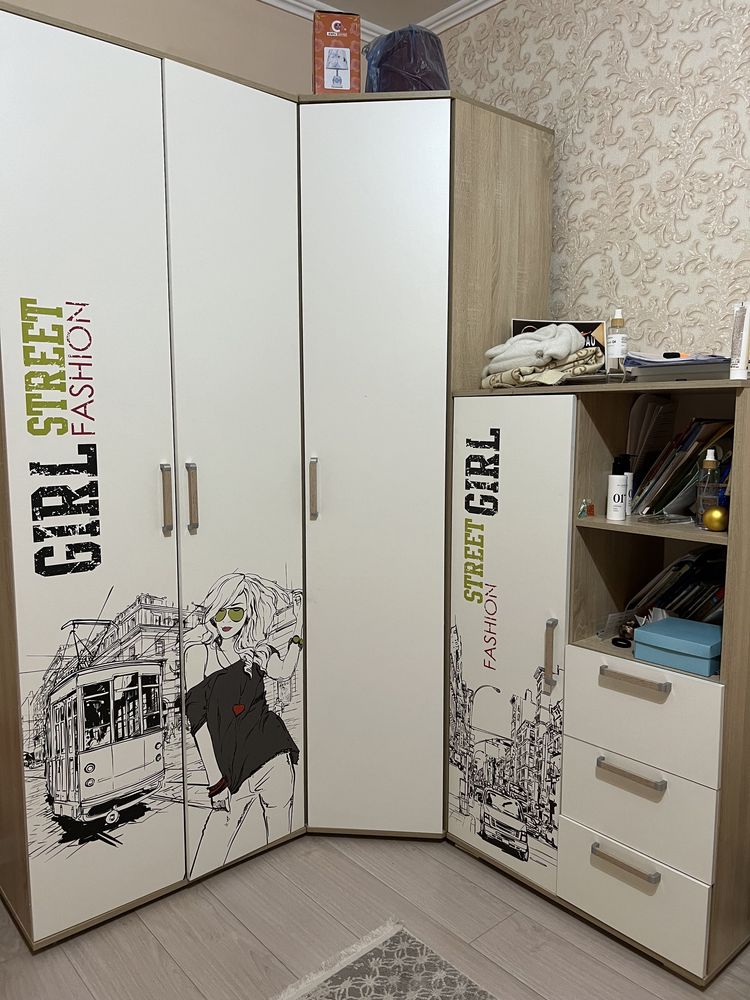 Продаю угловой шкаф в хорошем состояний