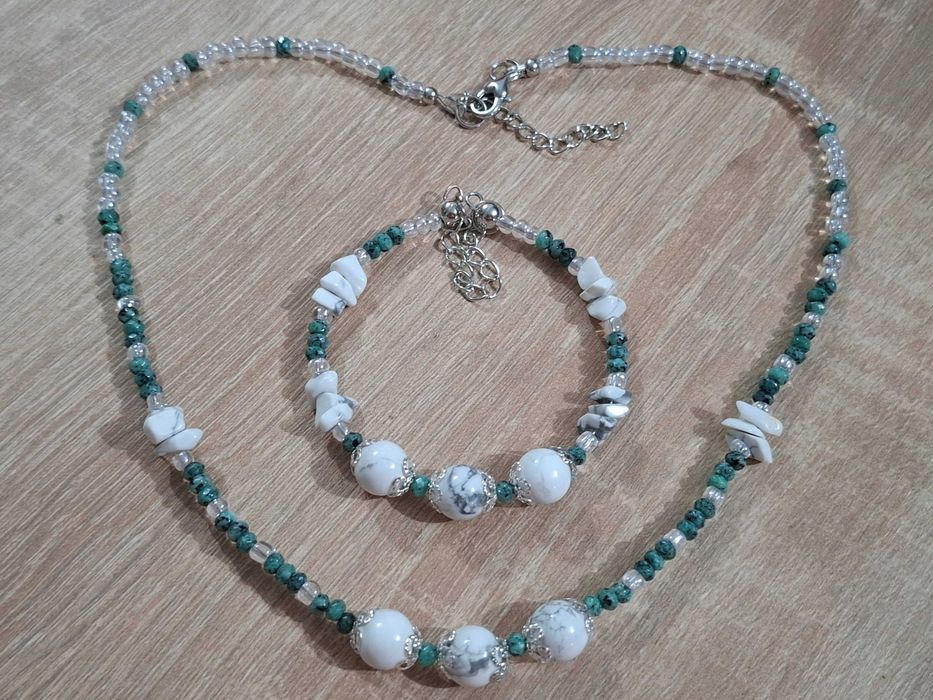 Комплекти колие + гривна с минерални камъни