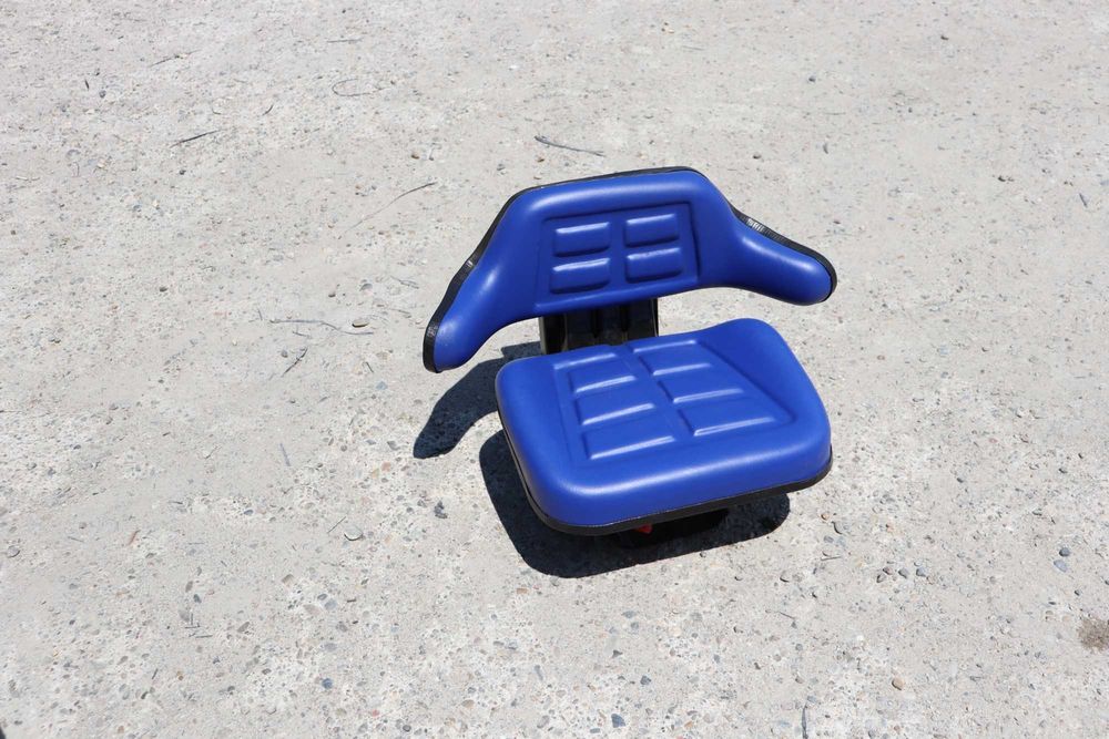 Scaun tractor albastru reglaj triplu cu amortizor  UTB U445 si U650