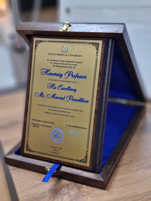 Статуэтки, медали, кубки, блокноты с логотипом, термосы, кружки с лого