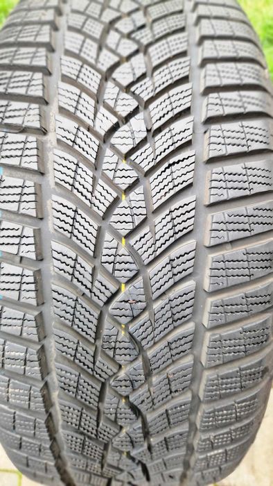 Anvelopa iarna 225 45 R 17 Goodyear