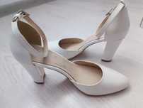 Pantofi albi mireasa