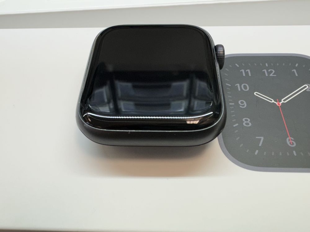 Apple watch SE 44MM A2352 GPS Space Gray