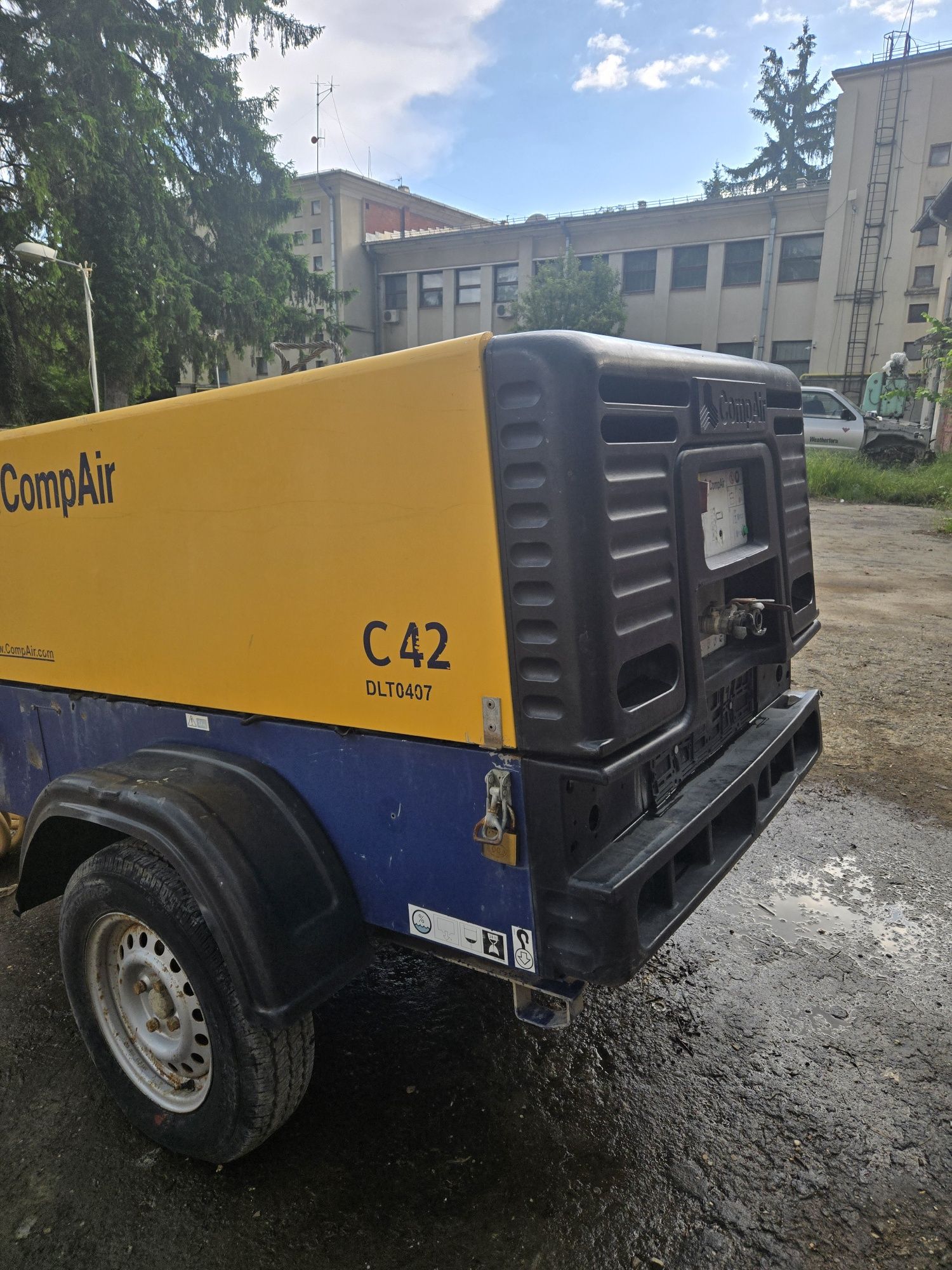 De vânzare compresor compair c42  diesel pe roti
