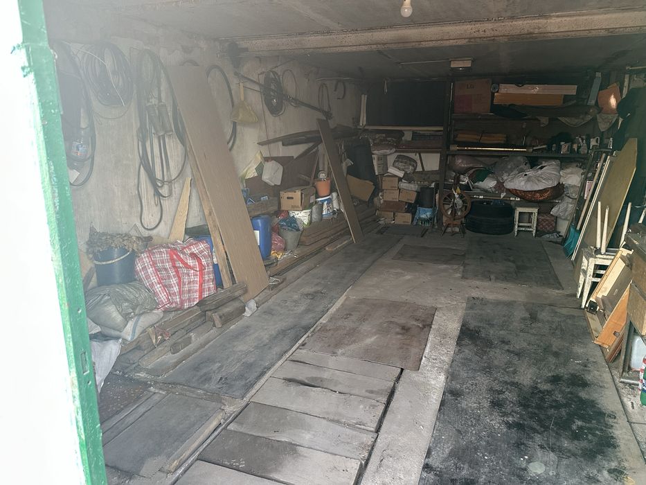 Продается гараж в сортировке Жекибаева 148 второй ряд.