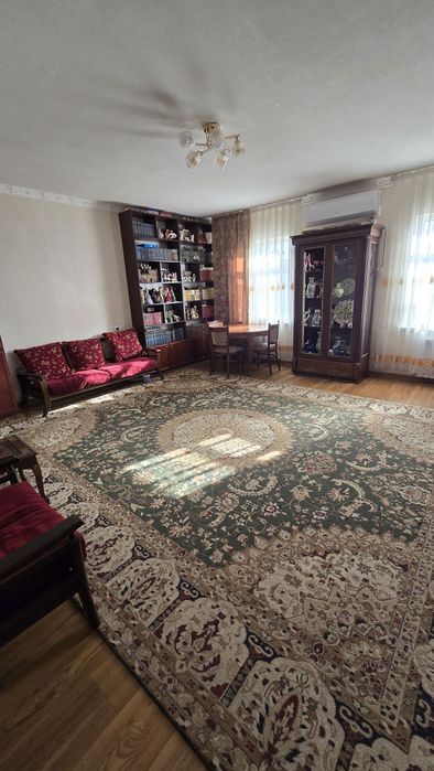 Просторный двухэтажный дом 500 м² в тихом районе рядом с гольф-клубом
