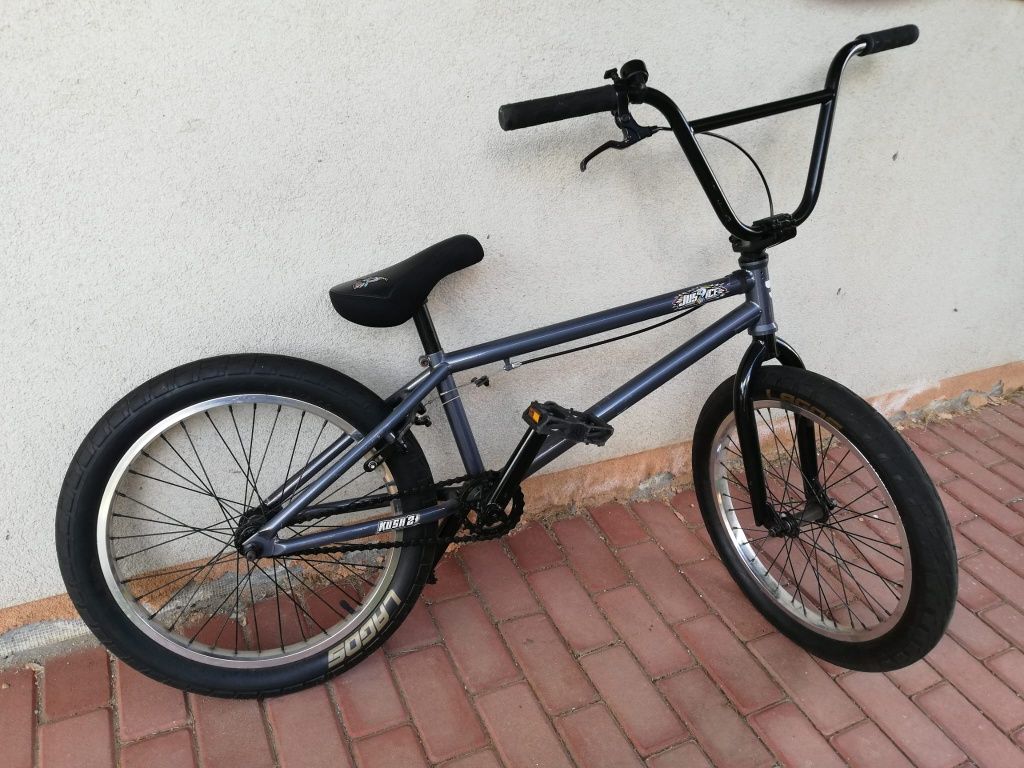 Vând bicicletă BMX Mafia Justice