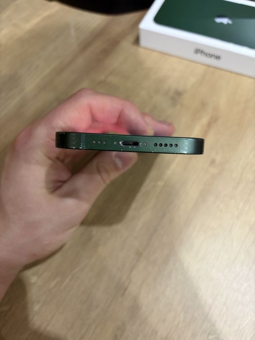 Продавам Iphone 13 64GB