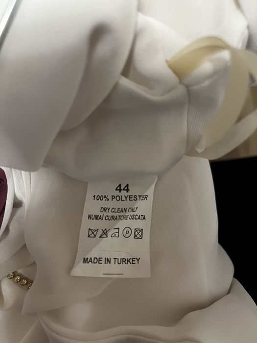 Rochie elegantă bicoloră alb-roz cu aplicație florală