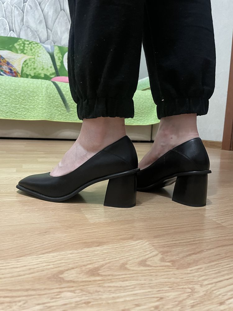 женские туфли 37.5-38 размер