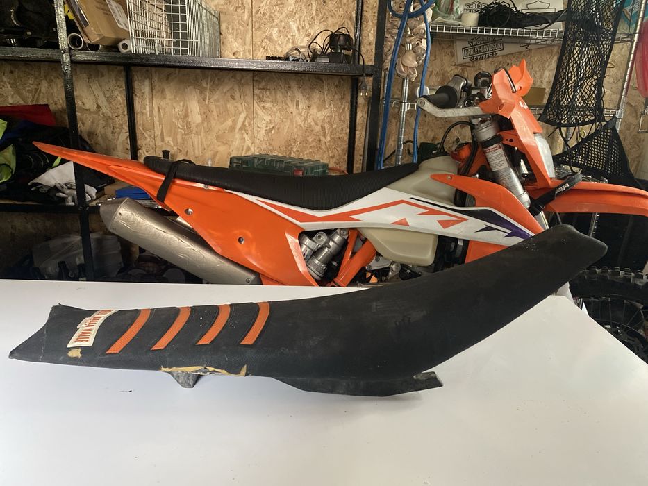 Rezonator şi şa KTM 2017 Six Days