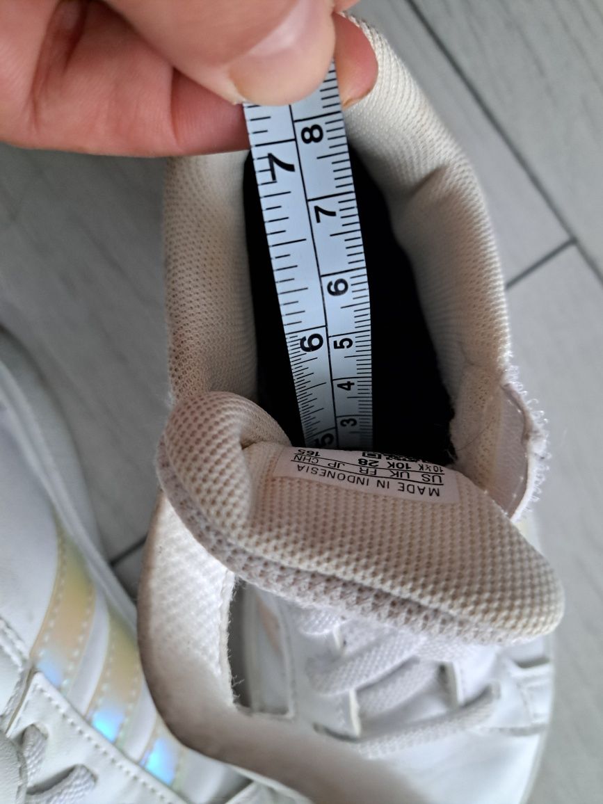 Adidasi  Adidas alb marimea 28 cu 18 cm