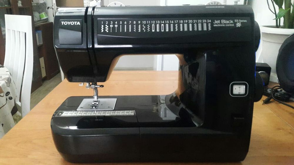 Швейная машина в идиальном шьёт всё от тонкой до толстой ткани