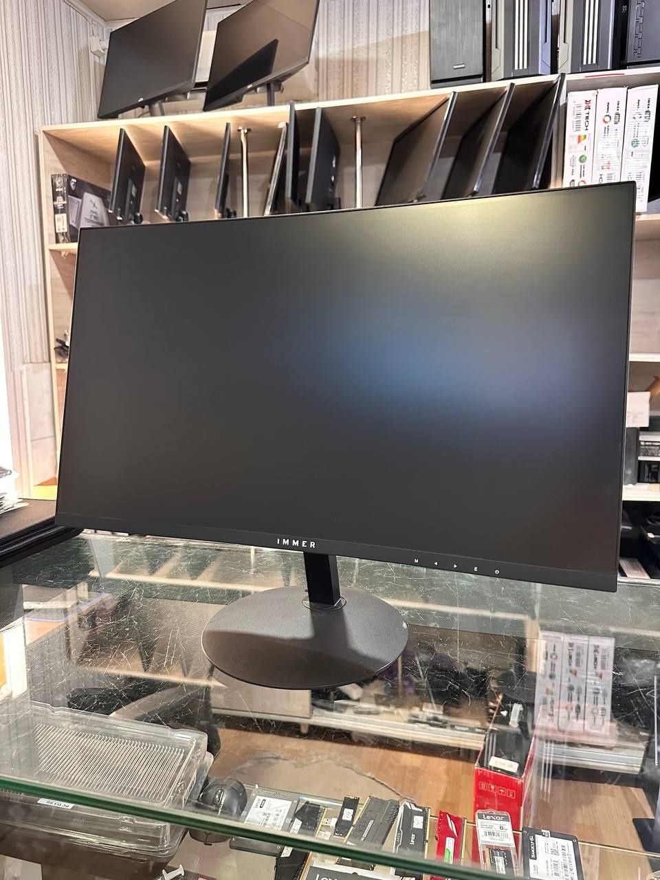 Immer 24" curved monitor ramkasiz yaxshi holatda