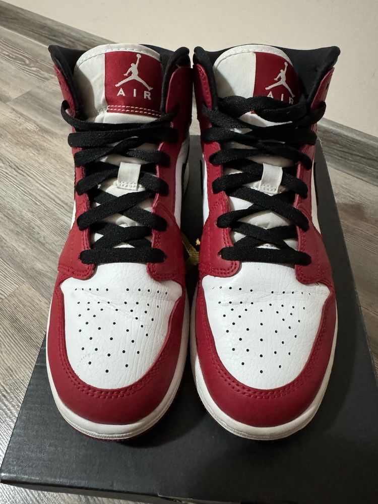 Air Jordan 1 Mid “Chicago” GS