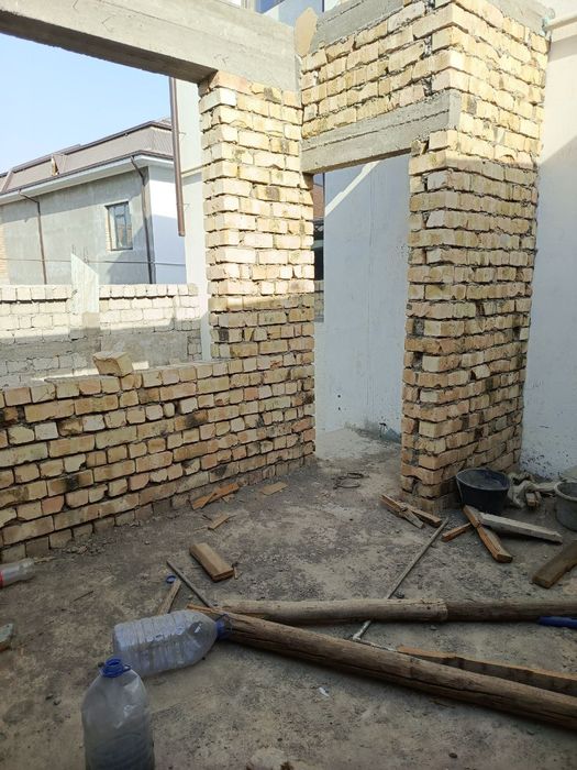 Izzada dom sotiladi srochna 53+53 kv