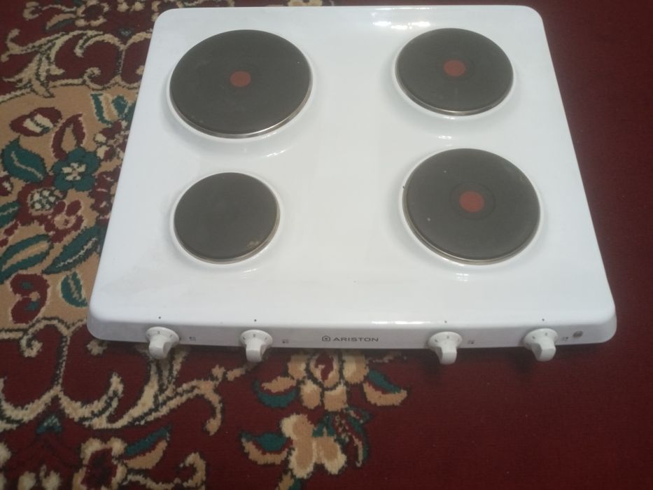 Продам варочную поверхность Аристон