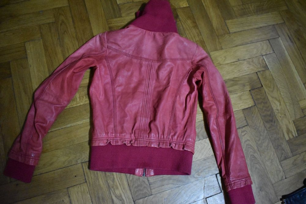 Geaca dama din piele marca Bershka