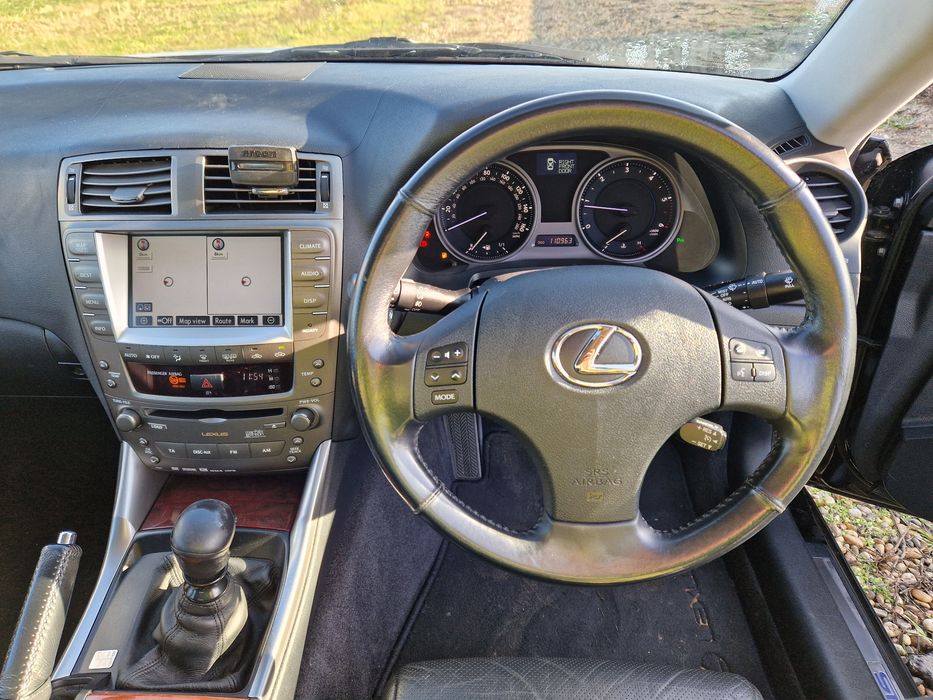 Dezmembrez Lexus is220 2.2 177 cp 2006