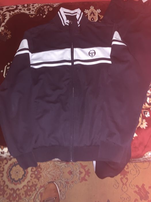 De vanzare trening sergio tacchini purtat doar O Data ..