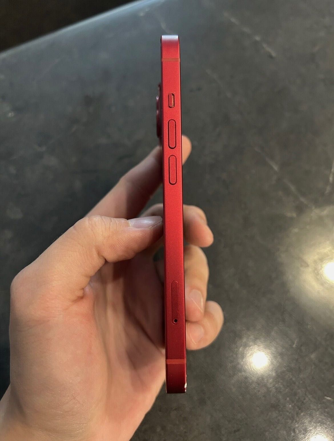 Продавам iPhone 13 red 128gb