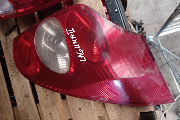 Lampa stop dreapta pe aripa Renault Laguna 2  [din 2001 pana  2005] seria Liftback 1.8 MT (123 hp)
