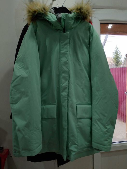 Продам куртку женскую