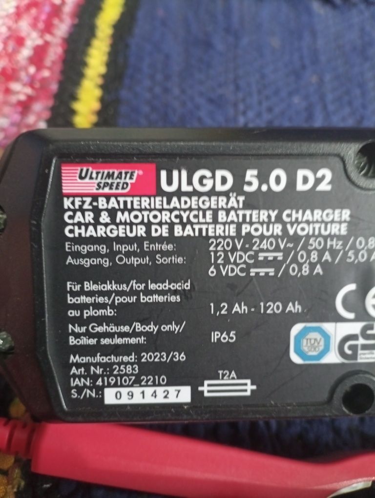Зарядно за кола на 6 и 12 v