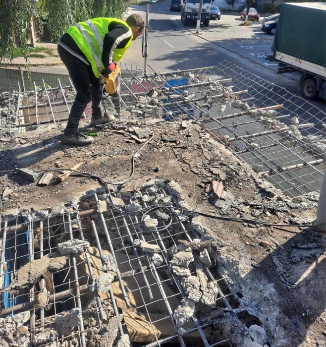 Demolari apartamente Case Debarasare mobila veche Transport moloz