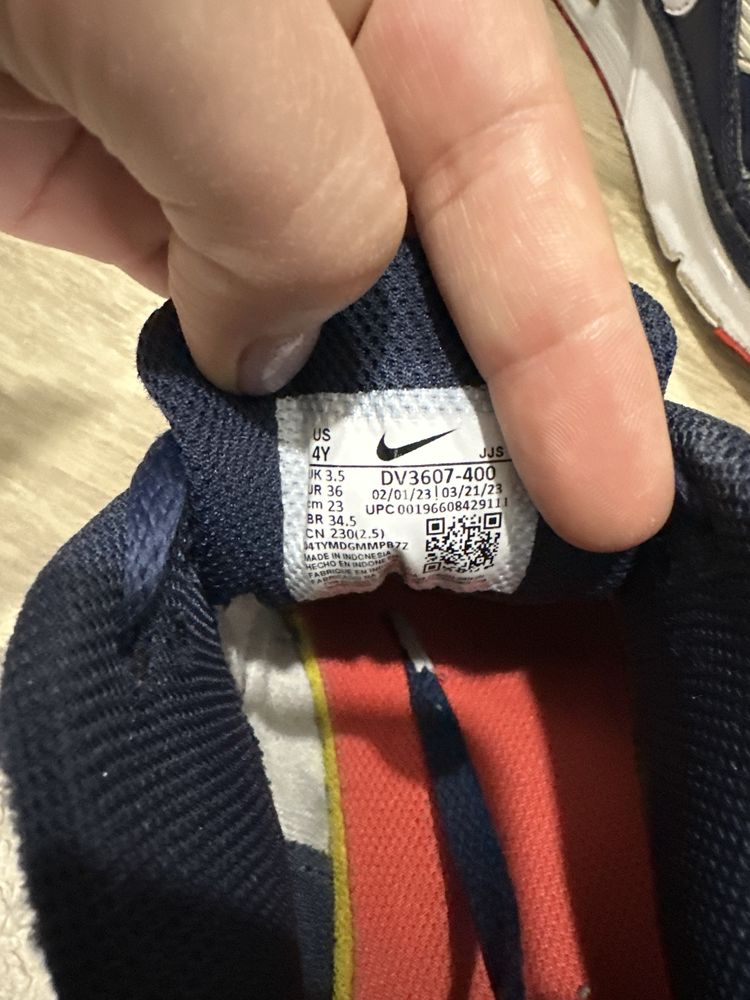 Маратонки nike 36
