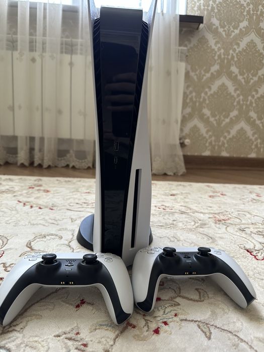 Продаю PlayStation 5 в отличном состоянии.