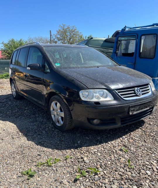 Dezmembrez Volkswagen VW Touran 1 [2003 - 2006] Minivan 2.0 TDI MT (1
