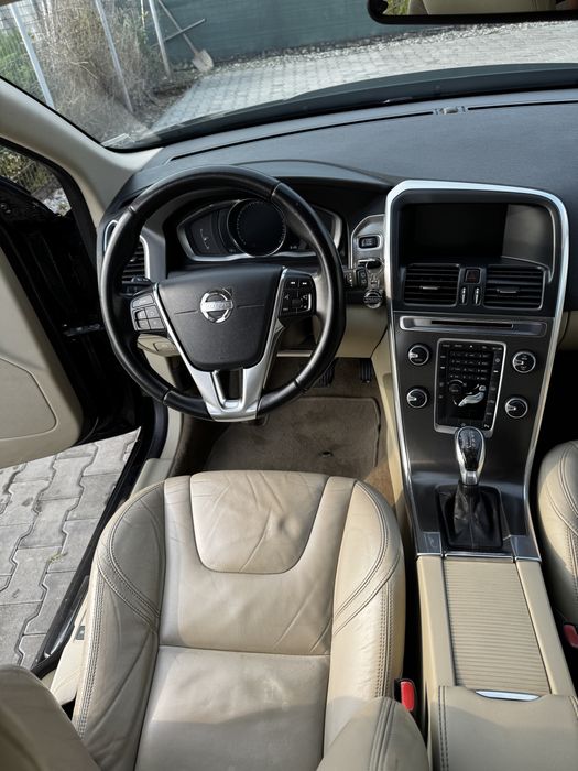 ANUNȚ DE VÂNZARE – Volvo XC60 D4 181 CP Automată