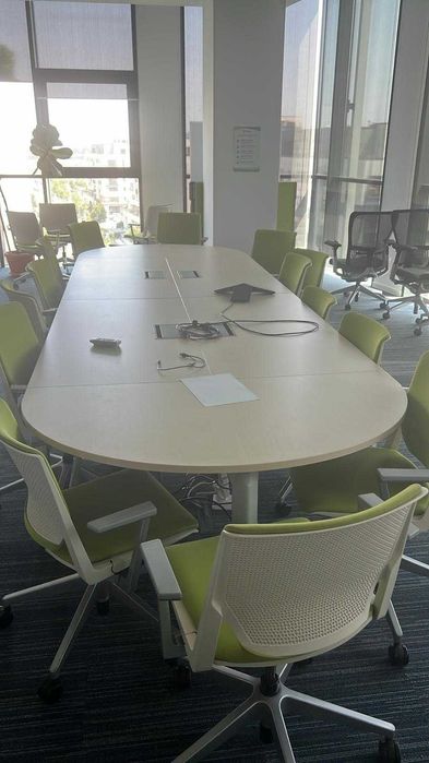 Mese si mobilier sala de conferinta