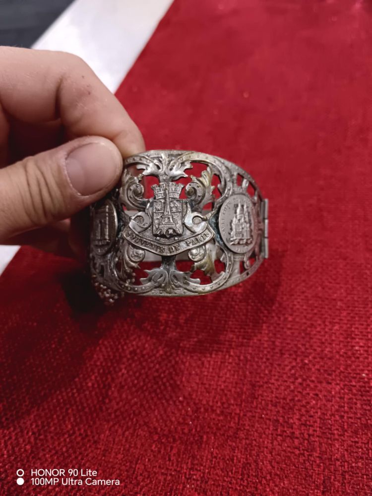 Стара среборна гривна