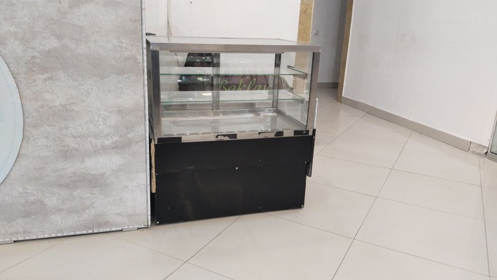 Срочно! Продается ветринный холодильник