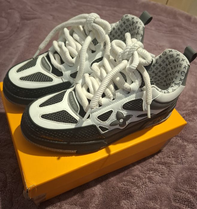 Vând lv(Louis vuitton) skates albi