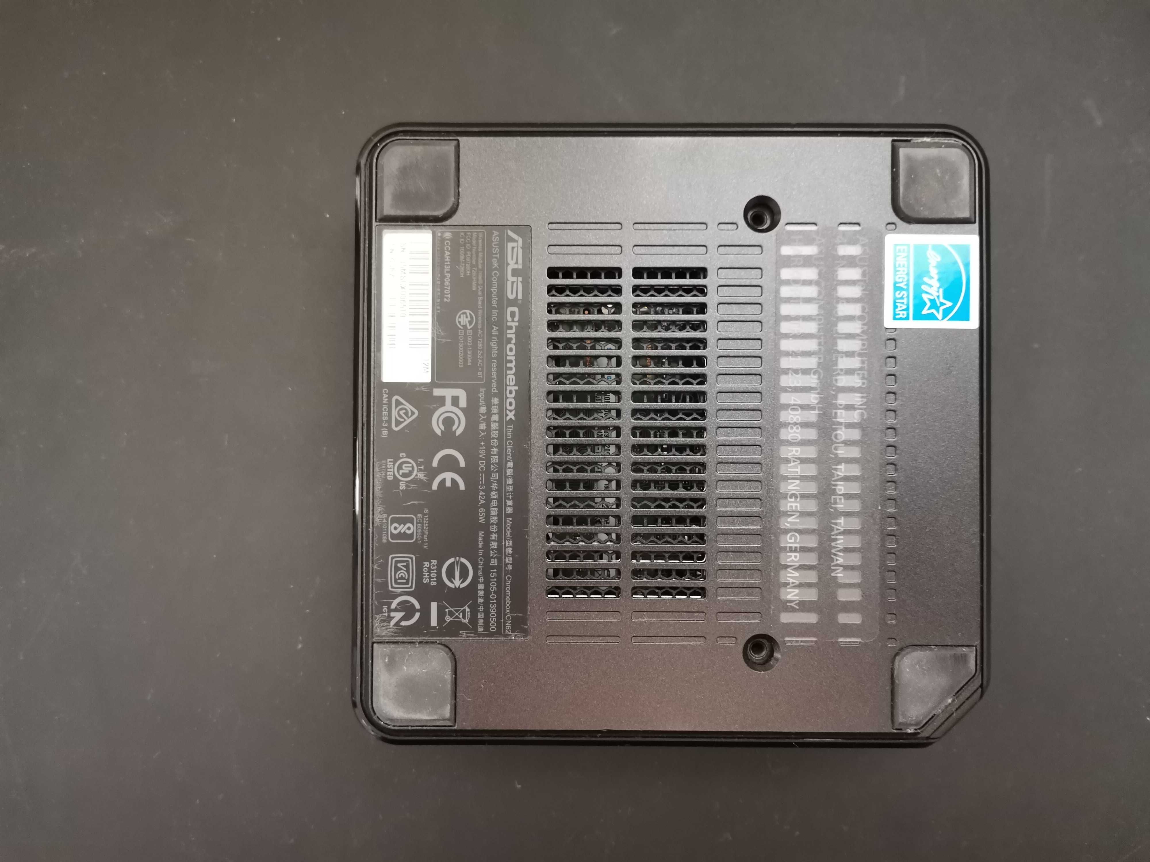 Мини компютър ASUS Chromebox CN62 с безжична мишка и клавиатура