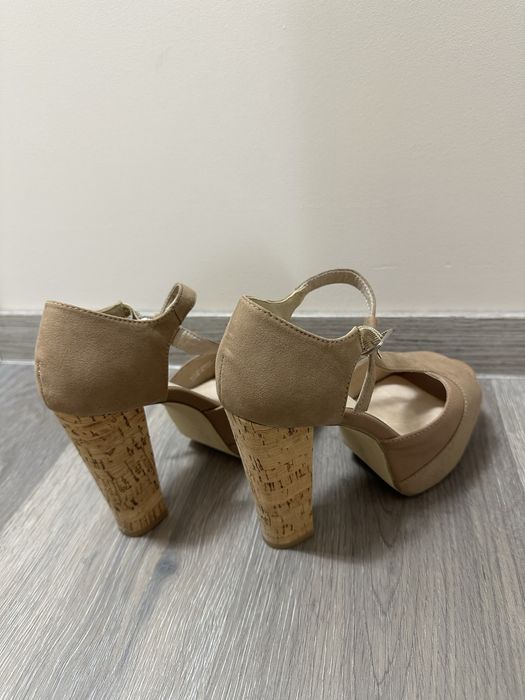 Дамски сандали на платформа