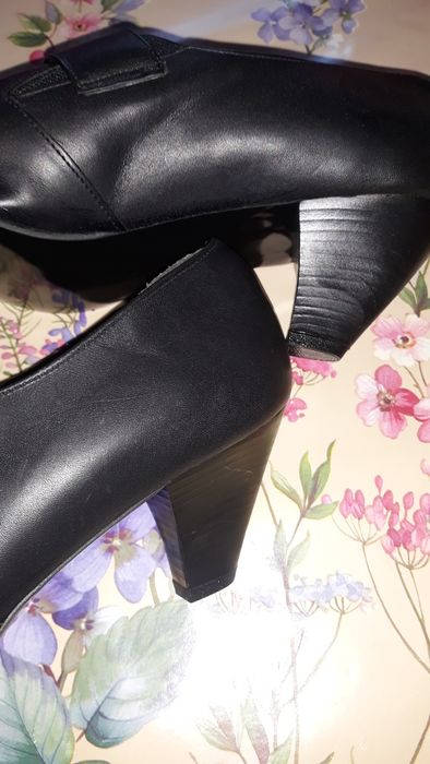 Нови естествена кожа обувки