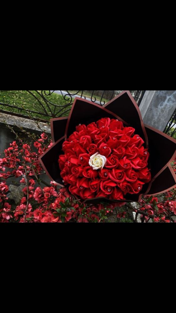 Buchet De Trandafiri De Sapun Special Pentru Iubitoarele de Rosu