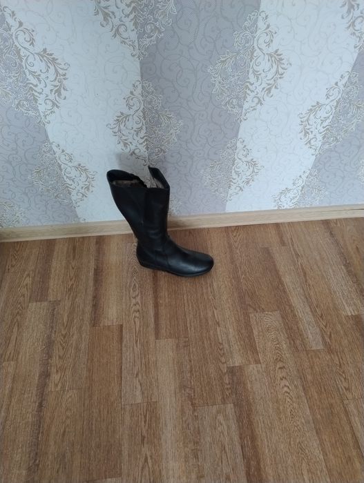Продам новые  зимние сапоги женские