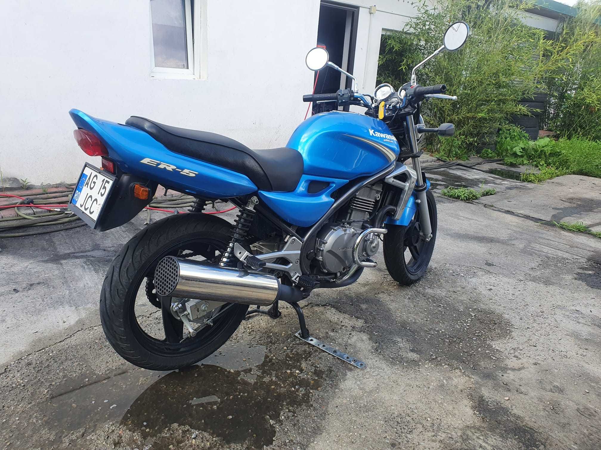 Motocicleta kawaski ER5