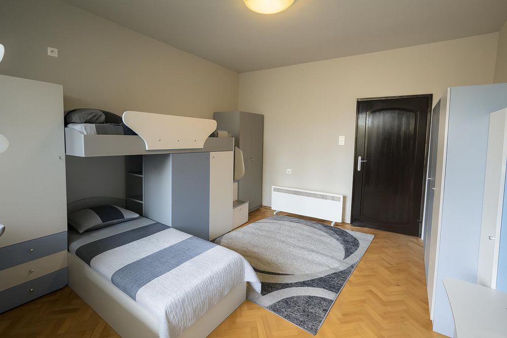 Просторен ТРИСТАЕН апартамент в кв. Младежки хълм