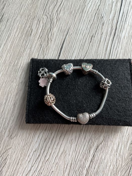 Гривна Pandora с 5 талисманчета