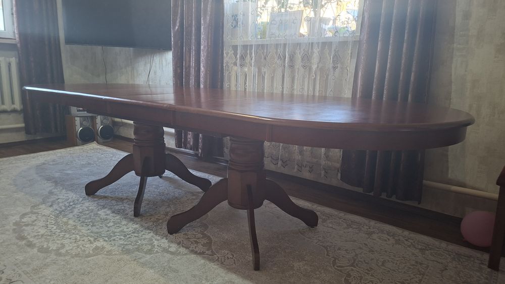 Стол для гостиной