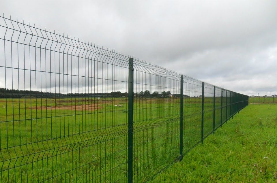 Construim garduri si porti din plasa bordurata sipca metalica