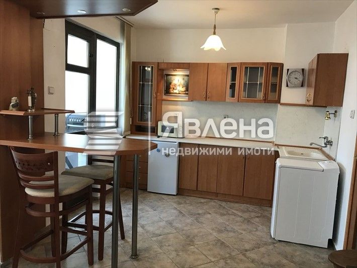 Дава се под наем Тристаен апартамент в Варна, Окръжна болница - 85 кв.м за 715 € - Снимка #1