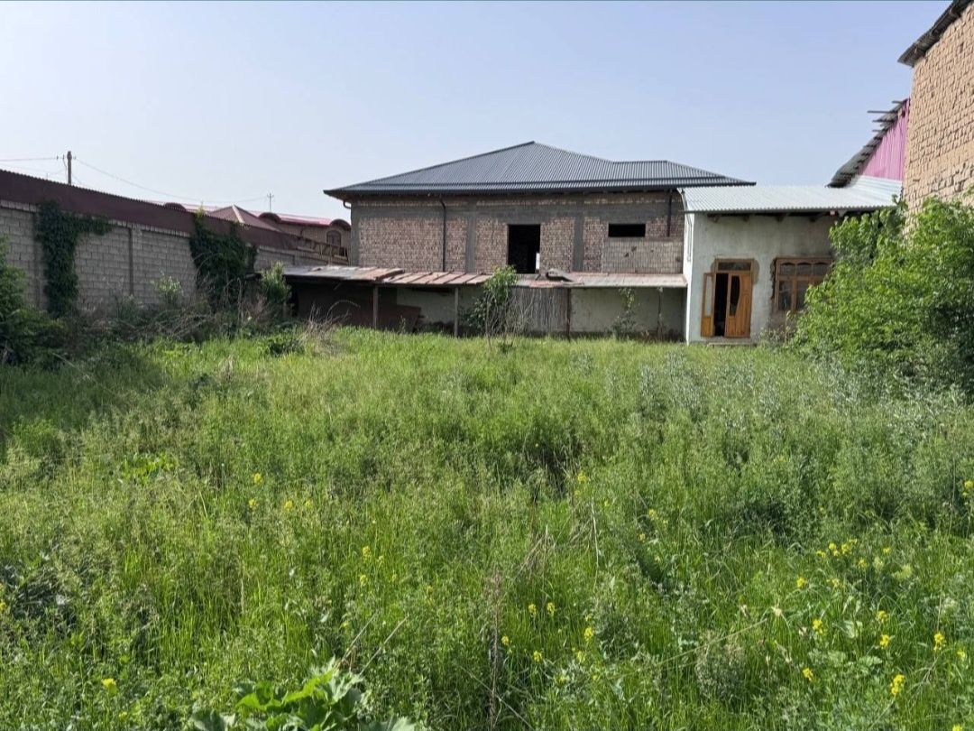 Продаётся участок 6 соток в городе