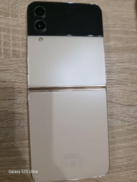 Sumsung galaxy Z Flip 4